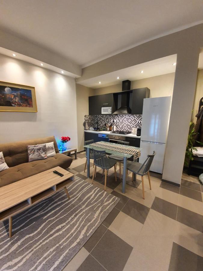 Appartement Lukas-2 B/R Luxurious Flat With Veranda à Athènes Extérieur photo