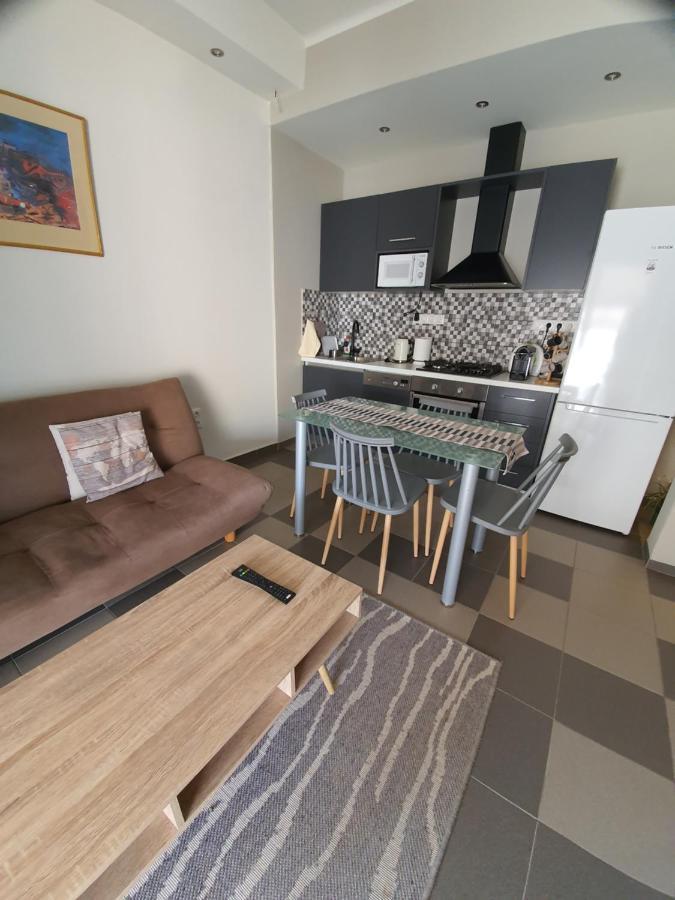 Appartement Lukas-2 B/R Luxurious Flat With Veranda à Athènes Extérieur photo